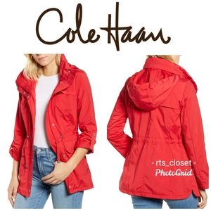 ☔Cole Haan rain jacket with hood🌧️